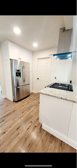 Building Photo - 10622 Sylvia Dr