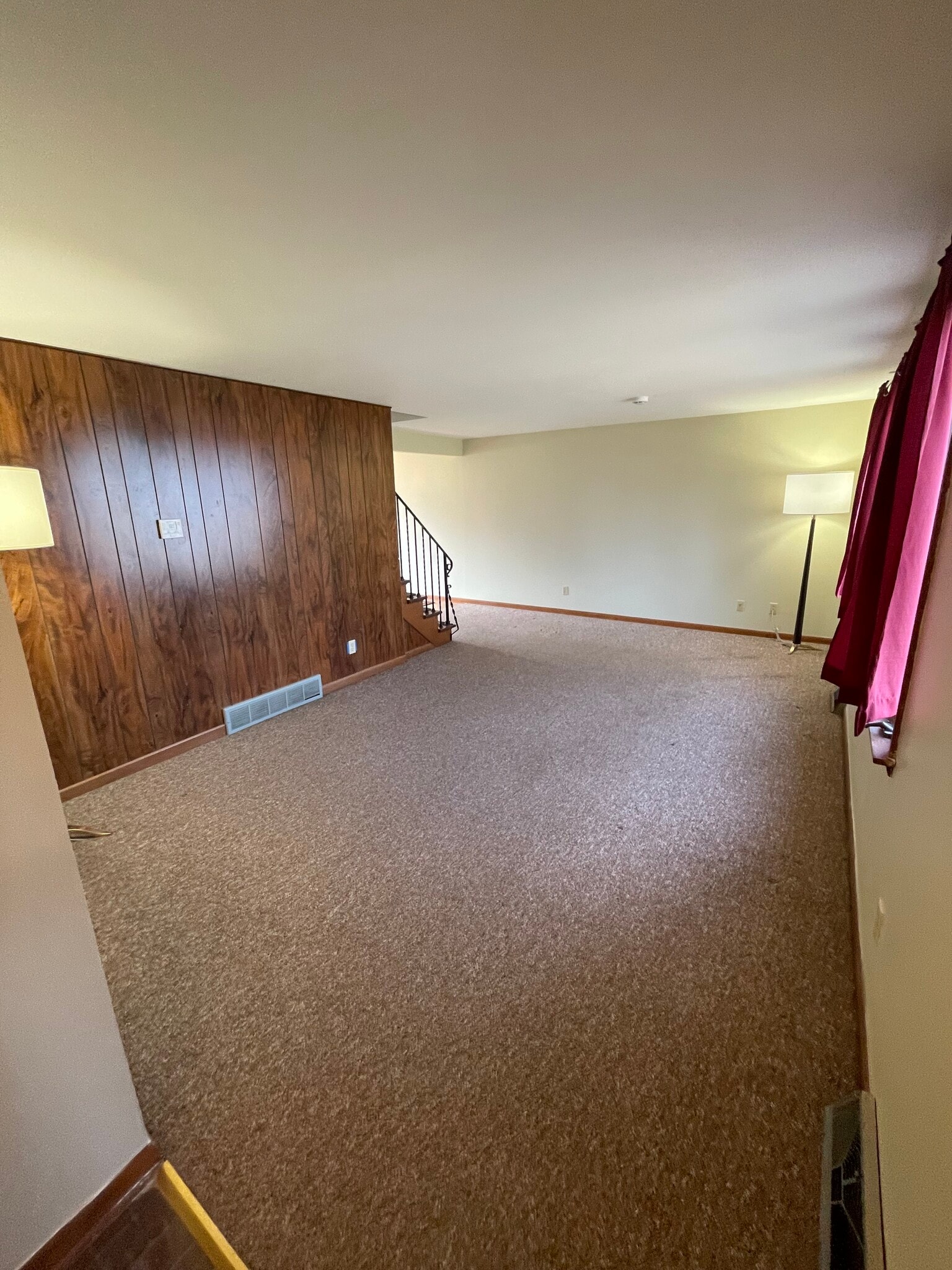 Building Photo - 225 Sunshine Dr