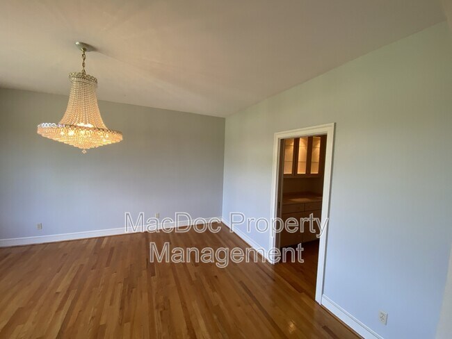 Building Photo - 11225 N Club Dr