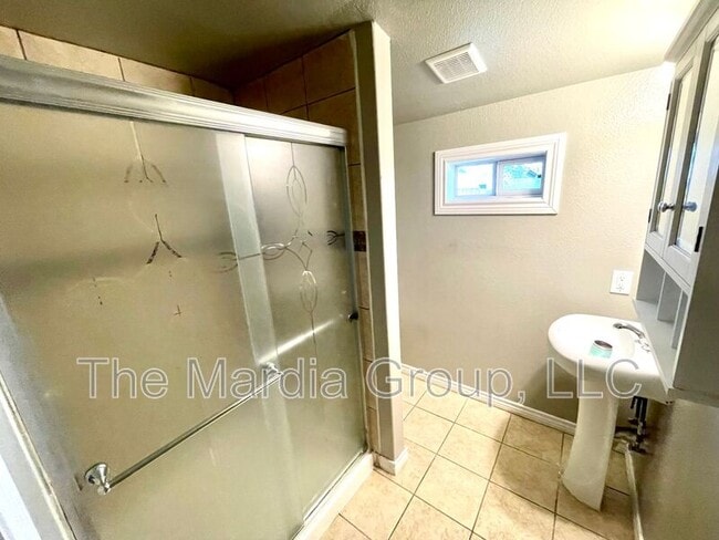 Building Photo - 1316 Caruth Dr