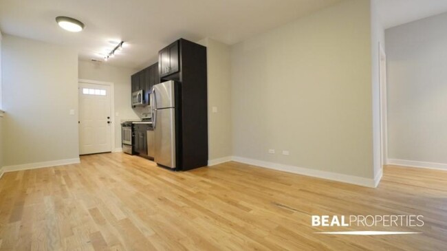 Building Photo - 2 bedroom in CHICAGO IL 60625