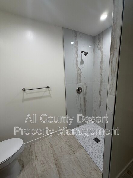 Building Photo - 517 S Mountain View Dr