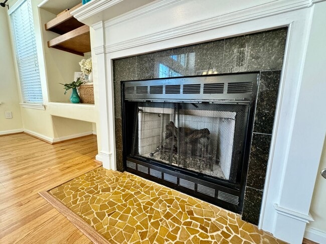 Building Photo - Available 08-08-25 in Cedar Crossing! A Pe...