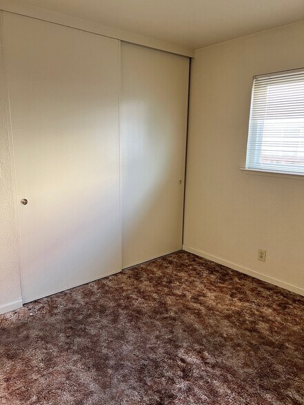 Building Photo - 224 Eastside Dr