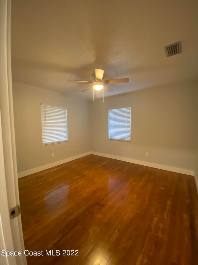 Building Photo - 1136 Indian River Ave