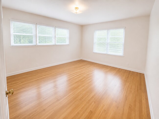 Building Photo - LARGE 4 Bedroom Home on Mesita! (Enclosed Back Yard!!)