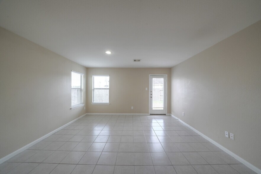 Building Photo - 20727 Cypress Crescent Ln