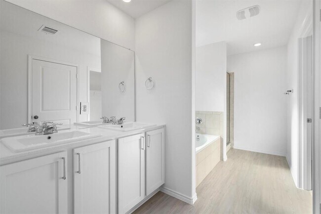 Building Photo - 138 Arbordale St