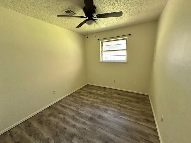 Building Photo - 3 bed 1.5 bath NW OKC