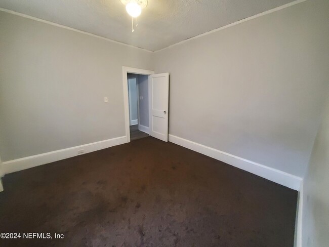 Building Photo - 1218 Challen Ave