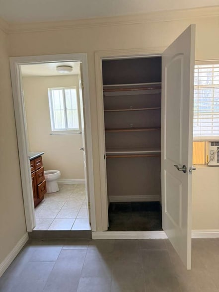 Building Photo - 224 Gladys Ave