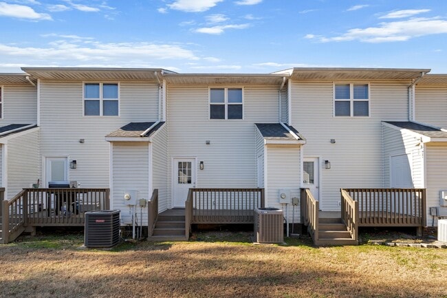 Building Photo - 365 E Williams St