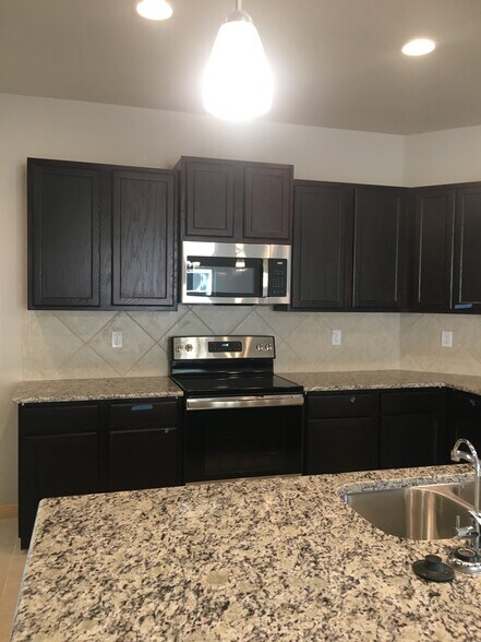 Building Photo - 156 Bass Ln