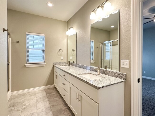 Building Photo - 2067 N Penelope Ln