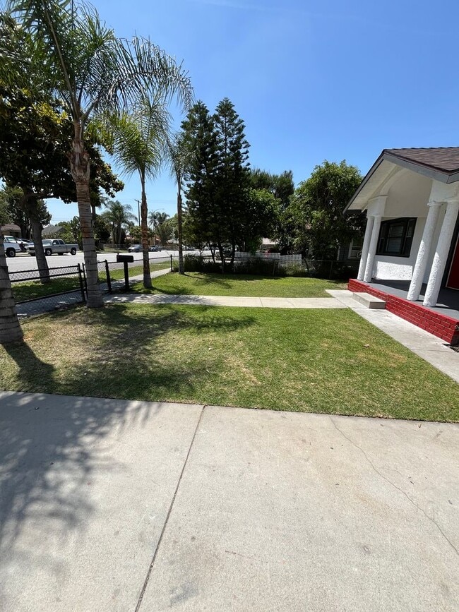 Building Photo - 615 N Orange Ave