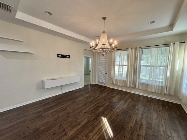 Building Photo - Apply now gets 15-Days rent for FREE!  3-Bed Home plus a Office room with Granite Touches & Spaci...