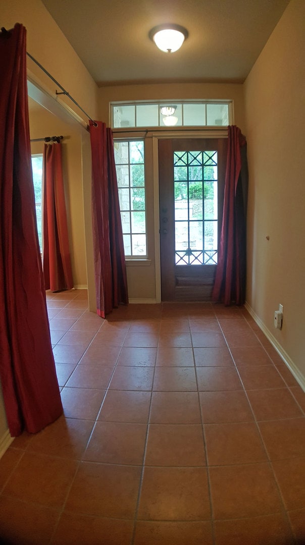 Building Photo - Secluded Hill Country home on huge lot!  Gorgeous home in tranquil setting!