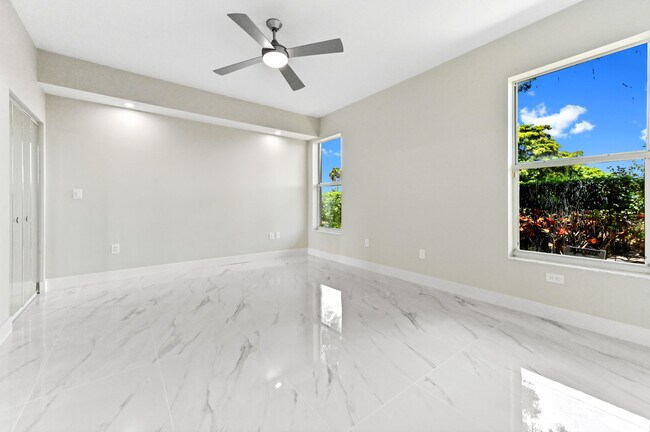 Building Photo - 12510 Crystal Pointe Dr