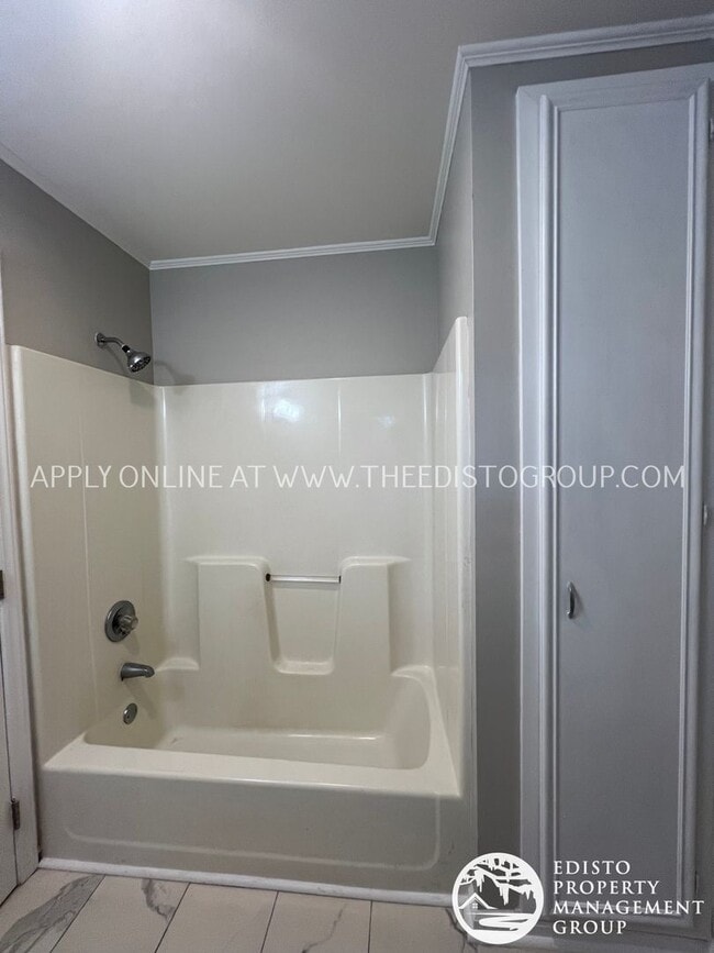 Building Photo - Renovated 3-Bedroom, 2-Bathroom Home with ...