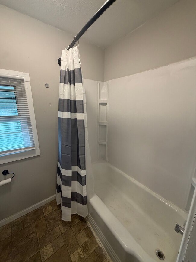 Building Photo - 1708 Faraon St