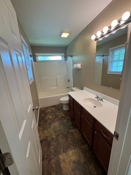 Full bath 2nd floor. - 1343 Easy St