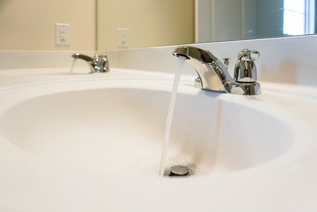 Building Photo - Lovely 3 bedroom 2 Bath Ranch with 2 Car Garage in Goose Creek