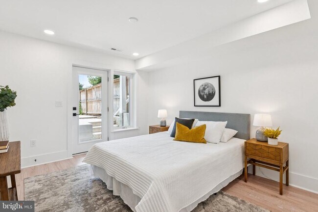 Building Photo - 2608 4th St NE