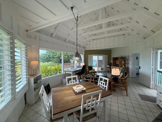 Building Photo - May to October ocean front 2/2 rental