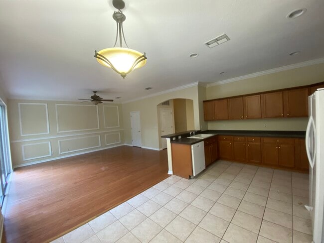 Building Photo - 3640 Pine Knot Dr