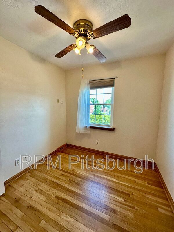 Building Photo - 1130 Downlook St