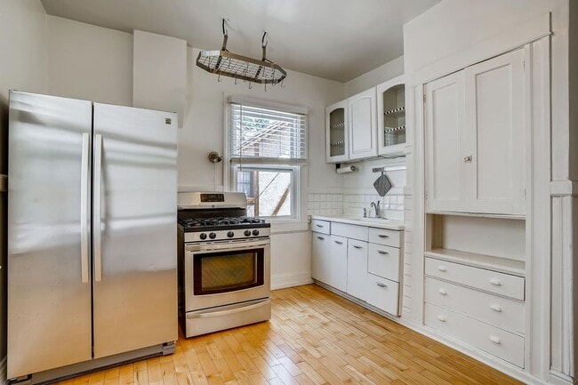 Building Photo - Charming 2 Bedroom in Cherry Creek- NEW AC UNIT! Fenced back space!