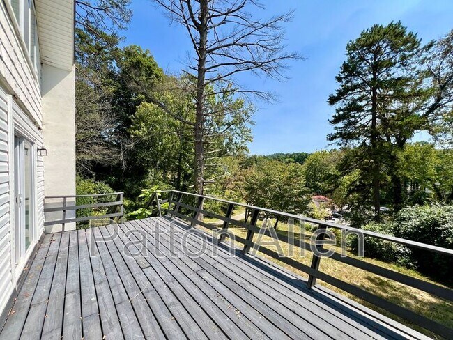 Building Photo - 15 Woodbine Rd