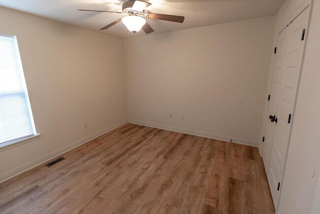 Building Photo - 4610 Dehaven Dr