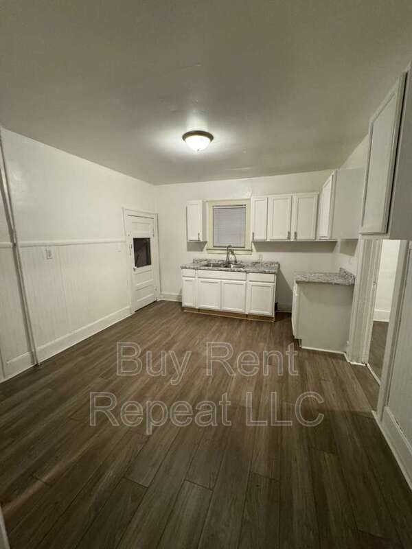 Building Photo - 320 Hudson St