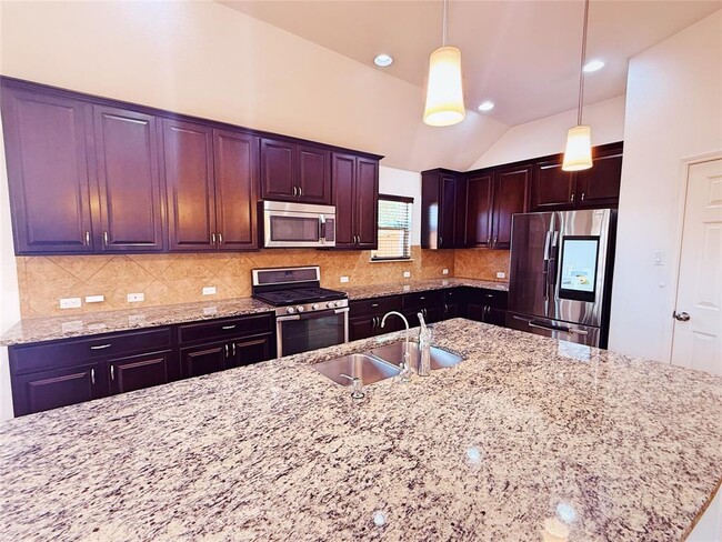 Building Photo - 3500 Esperanza Dr