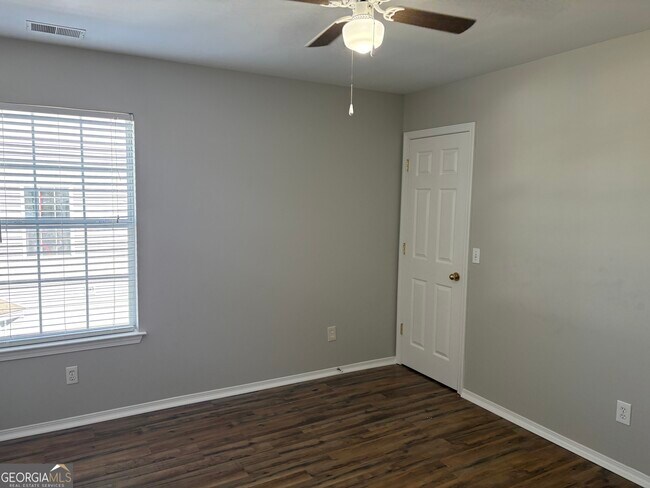 Building Photo - 119 Fairgreen St