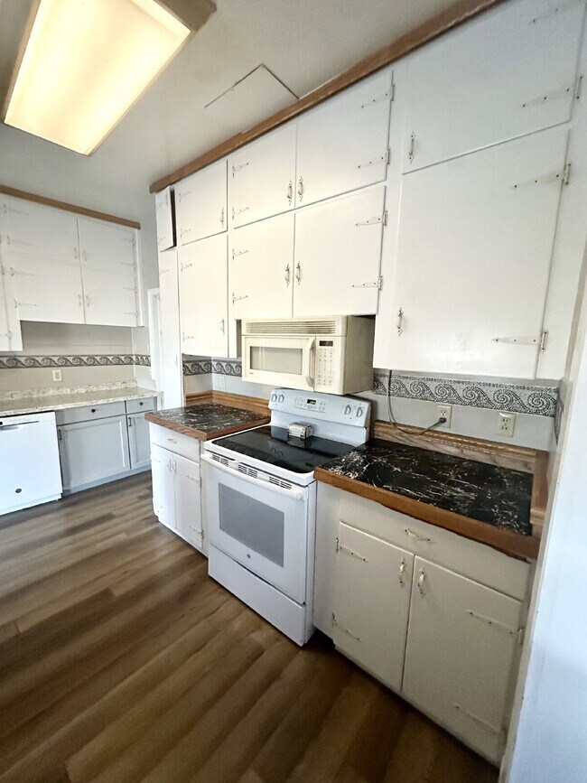 Building Photo - 2610 Snyder Ave