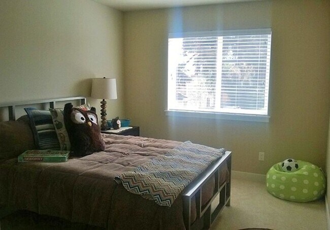 Building Photo - Spacious single family in quiet Lynnwood n...