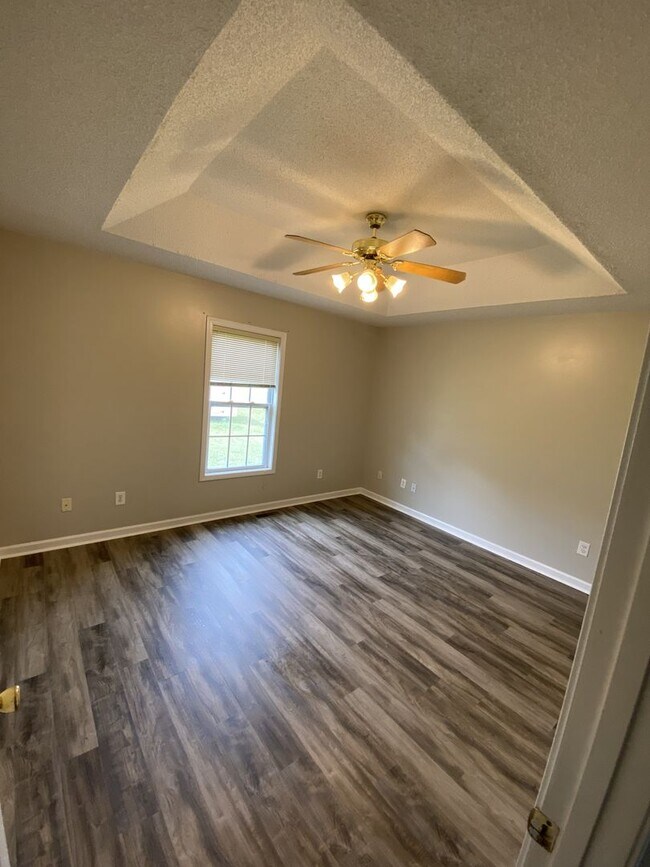 Building Photo - 3 bed/2 bath home in Cul-de-sac