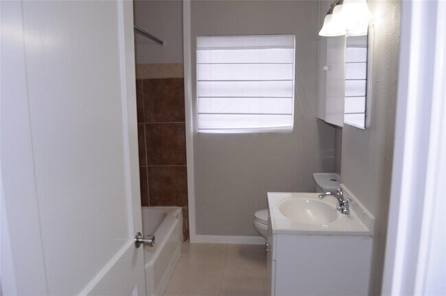 Building Photo - 3502 Rosedale St