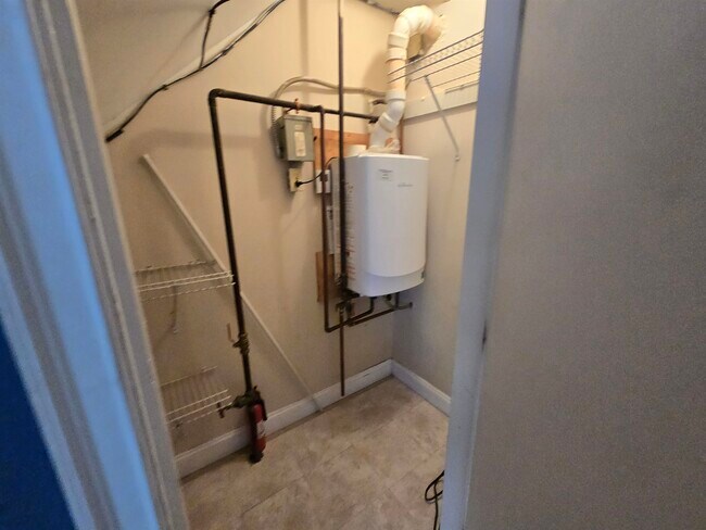 Building Photo - 616 Portland St