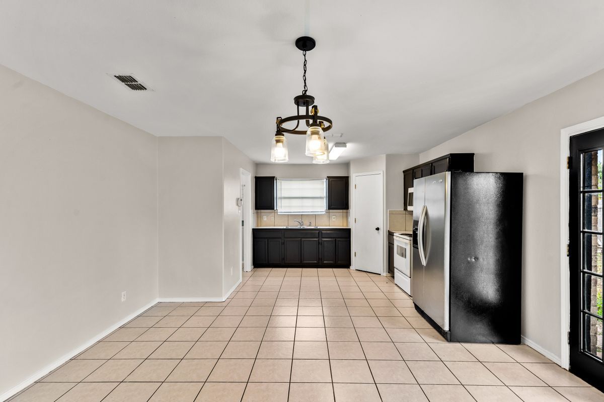 Building Photo - 4416 Thunderbird Ave W