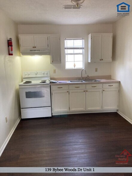 Building Photo - 139 Bybee Woods Dr