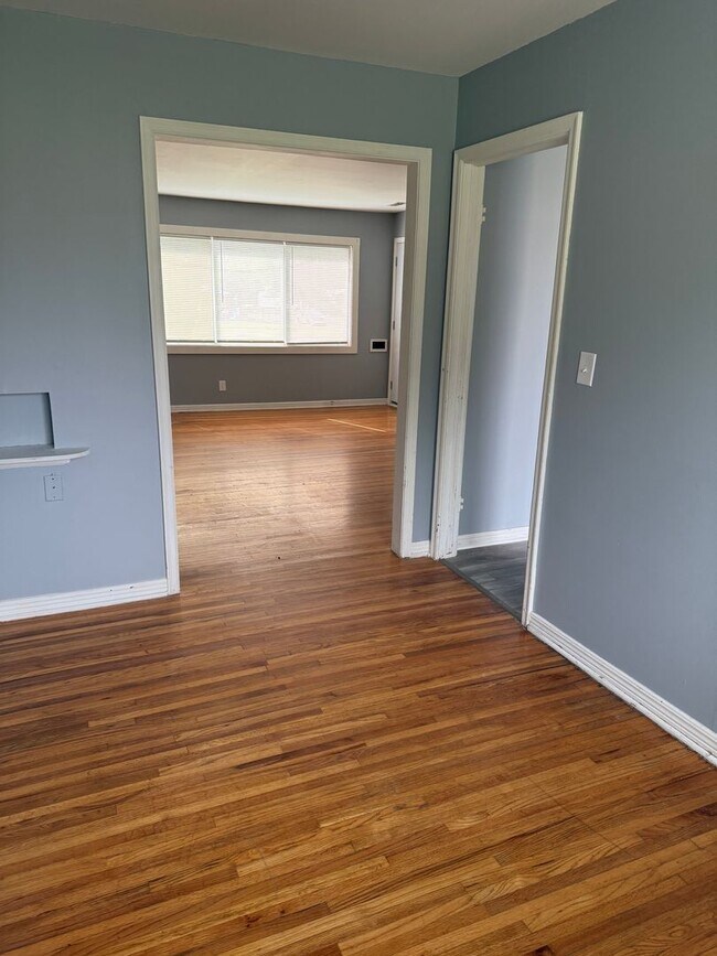 Building Photo - 638 S Woodlawn Blvd