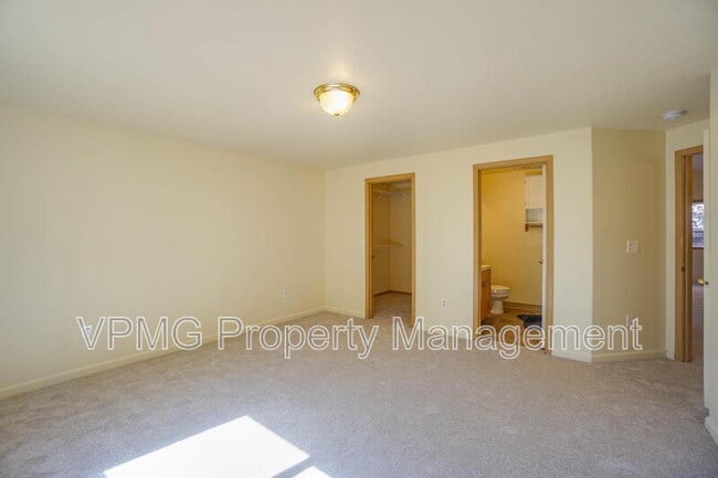 Building Photo - 3107 NE 148th Ave