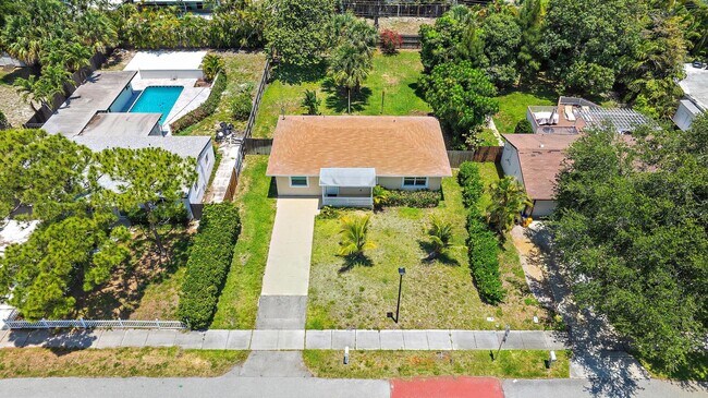 Building Photo - 2559 Conroy Dr