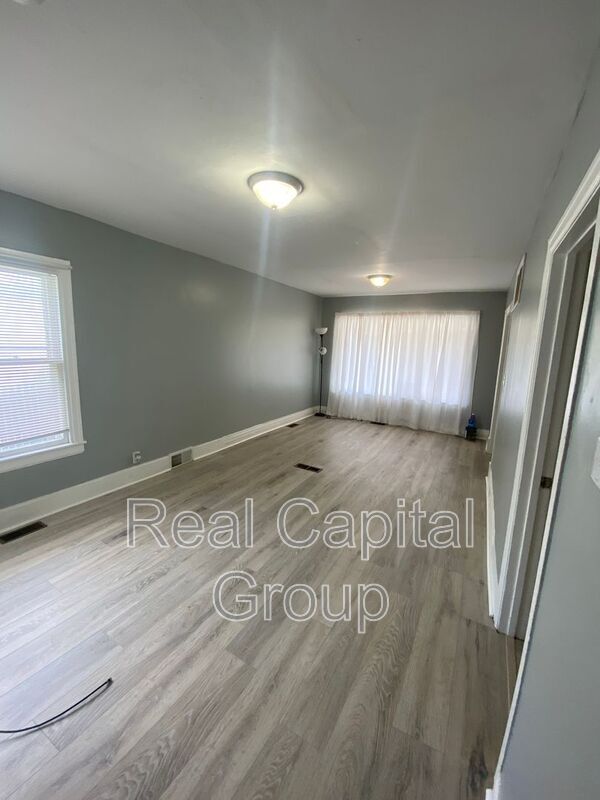 Building Photo - 1166 Kensington Ave