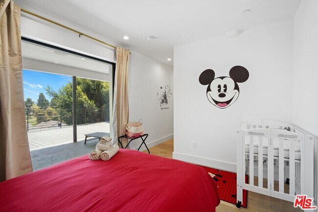 Building Photo - 1812 Navy St