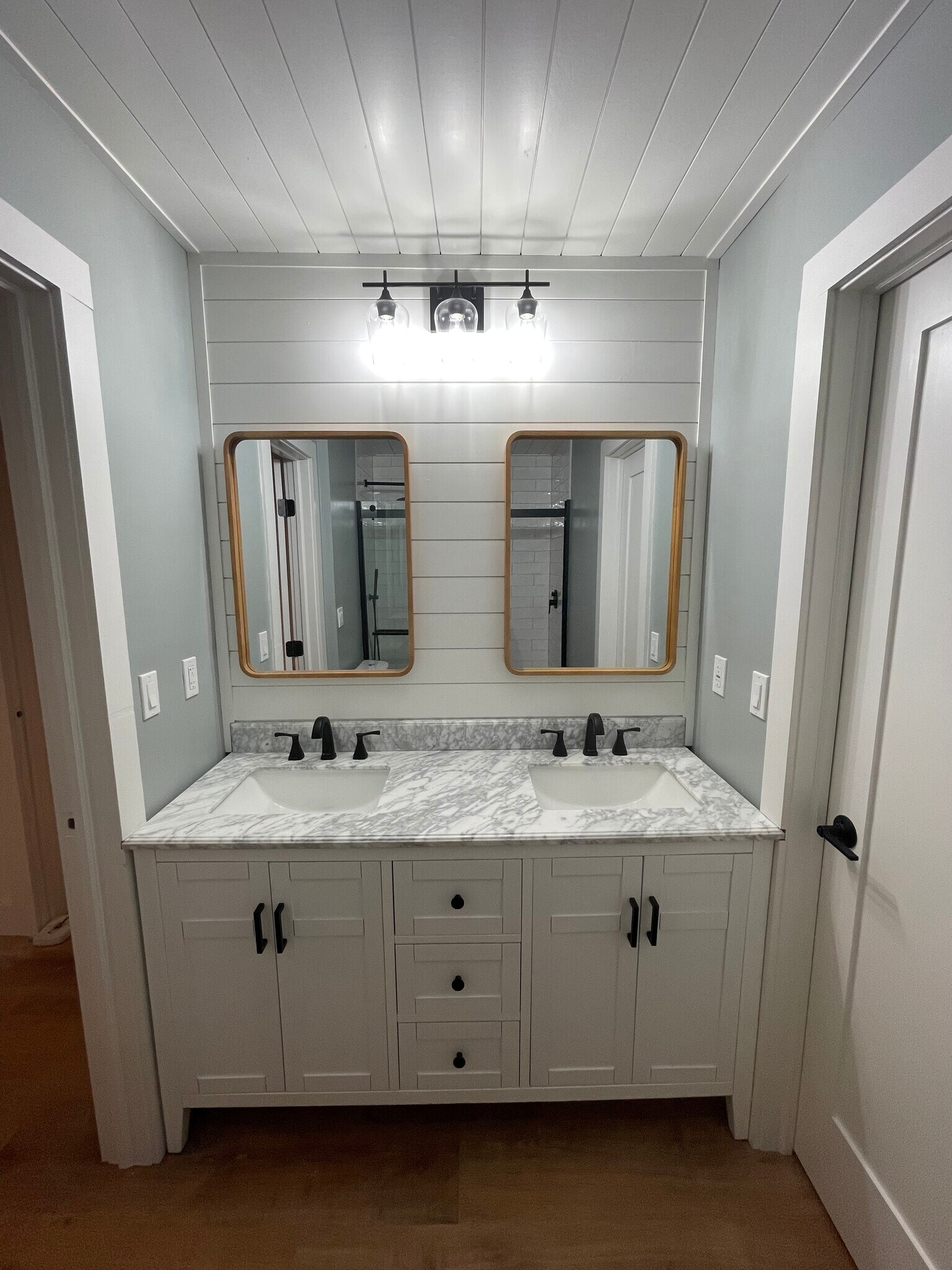 Bath - 1822 N Rock Springs Rd NE