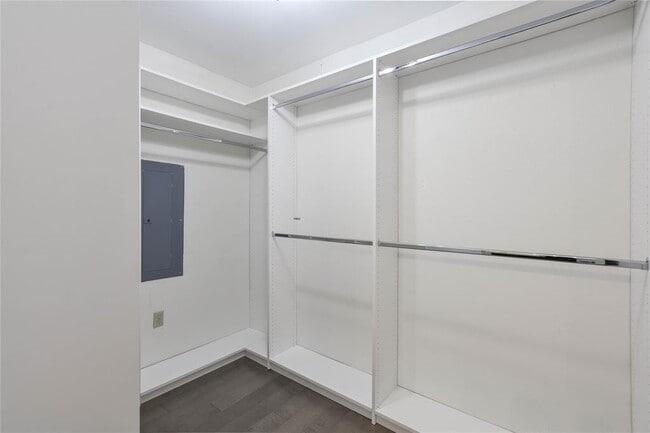 Building Photo - 195 World of Tennis Sq